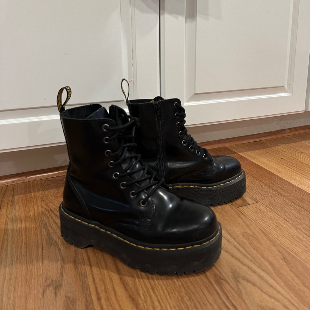 Mint Condition Sz 7.5 / 38 Dr Martens platform boots